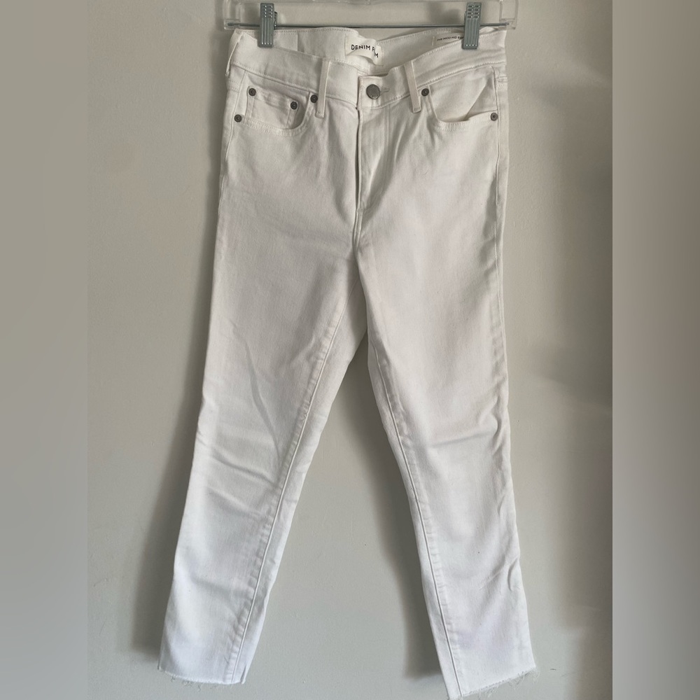Denim forum Nico mid rise skinny crop in white with frayed hem
